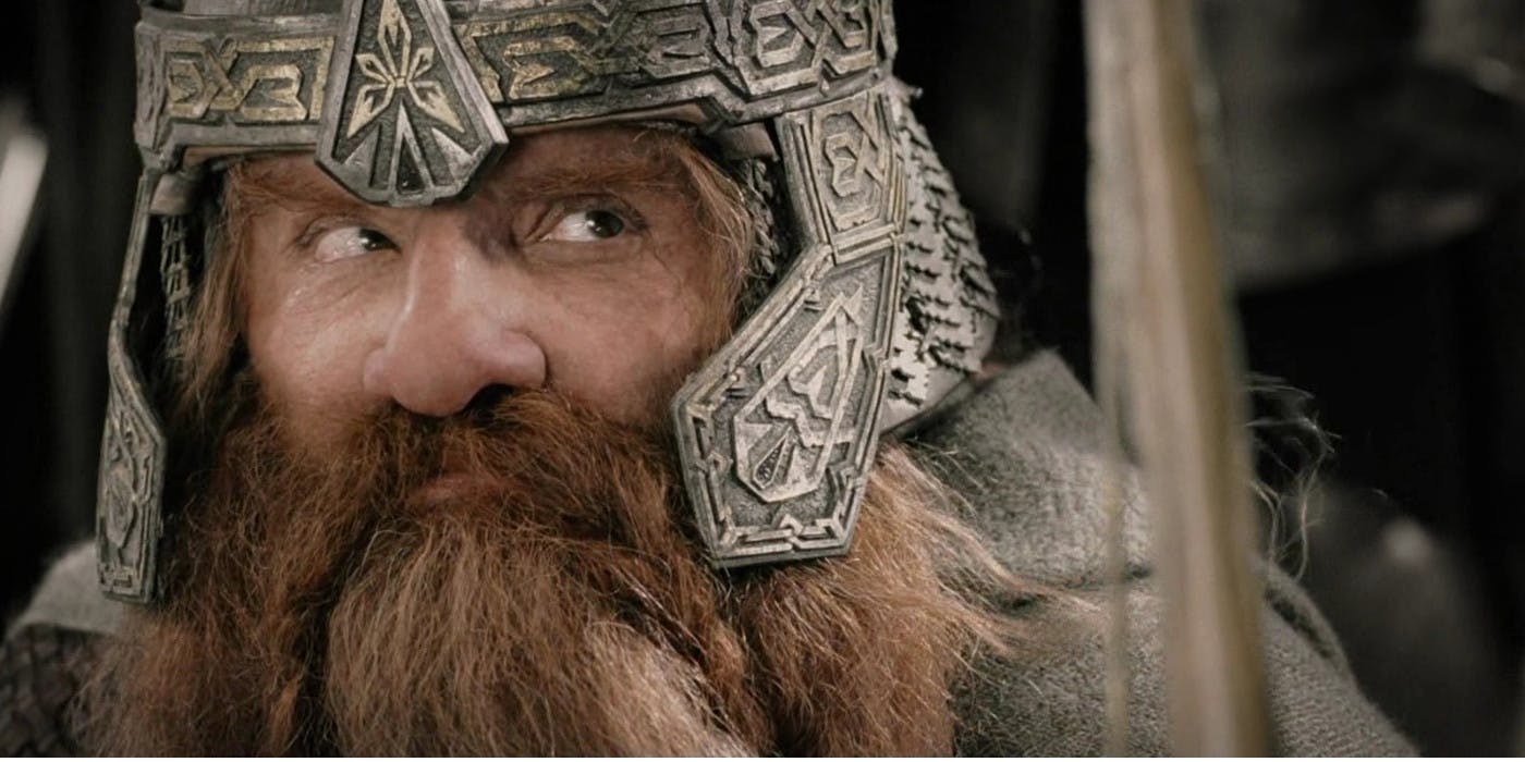 John Rhys-Davies como o anão Gimli na trilogia O Senhor dos Anéis.