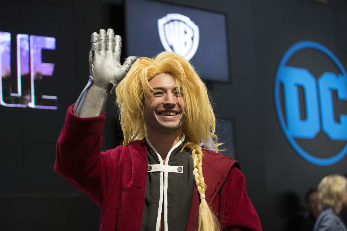 O ator Ezra Miller de cosplay de Edward Elric, na San Diego Comic Con.