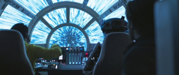 Han Solo: Uma História Star Wars | Magia da Millennium Falcon é explorada em novo vídeo