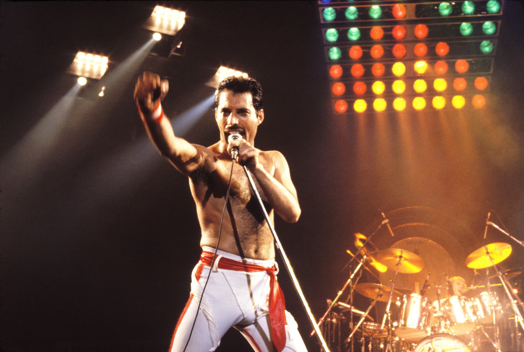 Elton John surpreende com revelação sobre os dias finais de Freddie Mercury