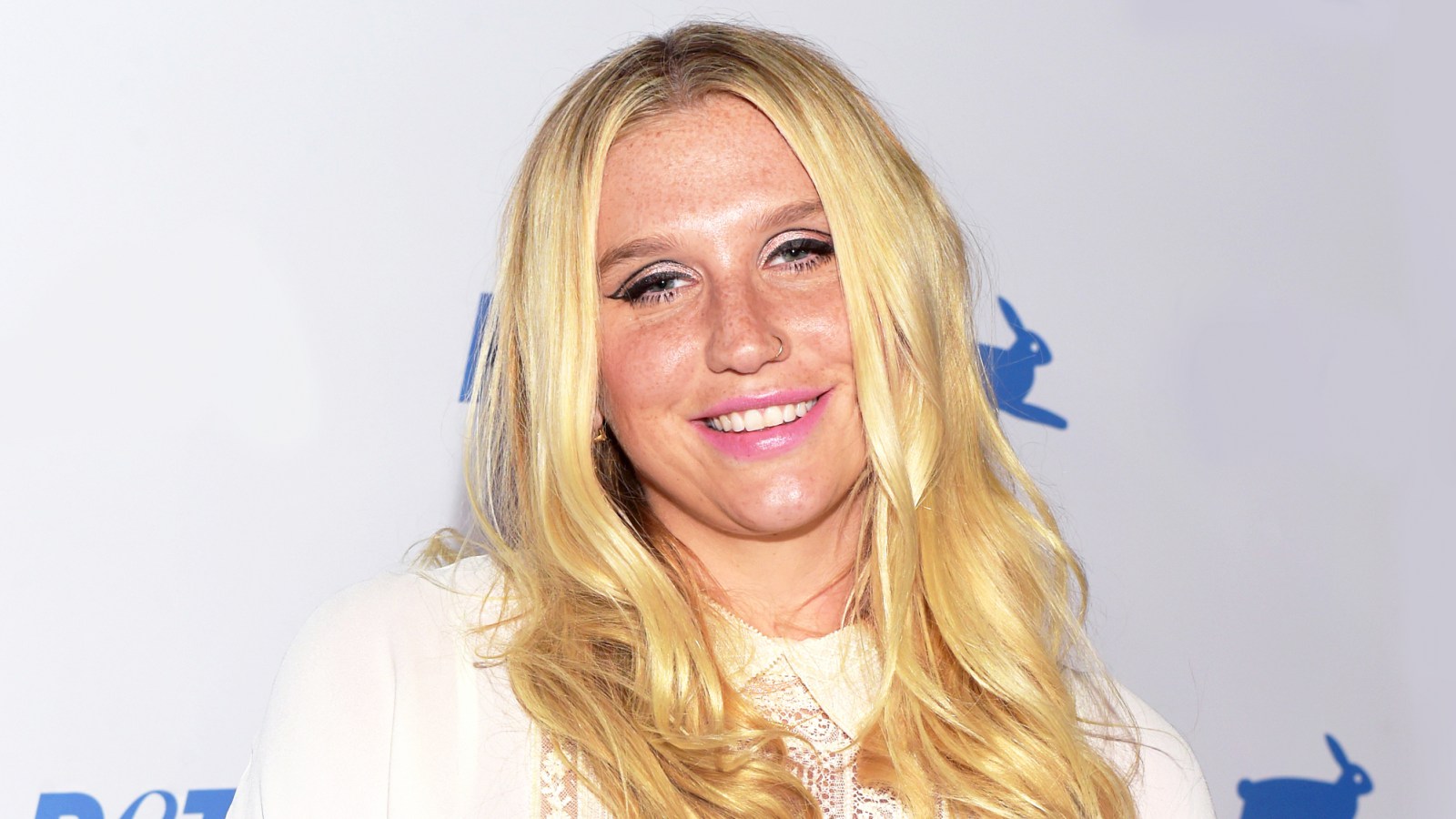 Kesha é multada por dizer palavrões em show nos Estados Unidos