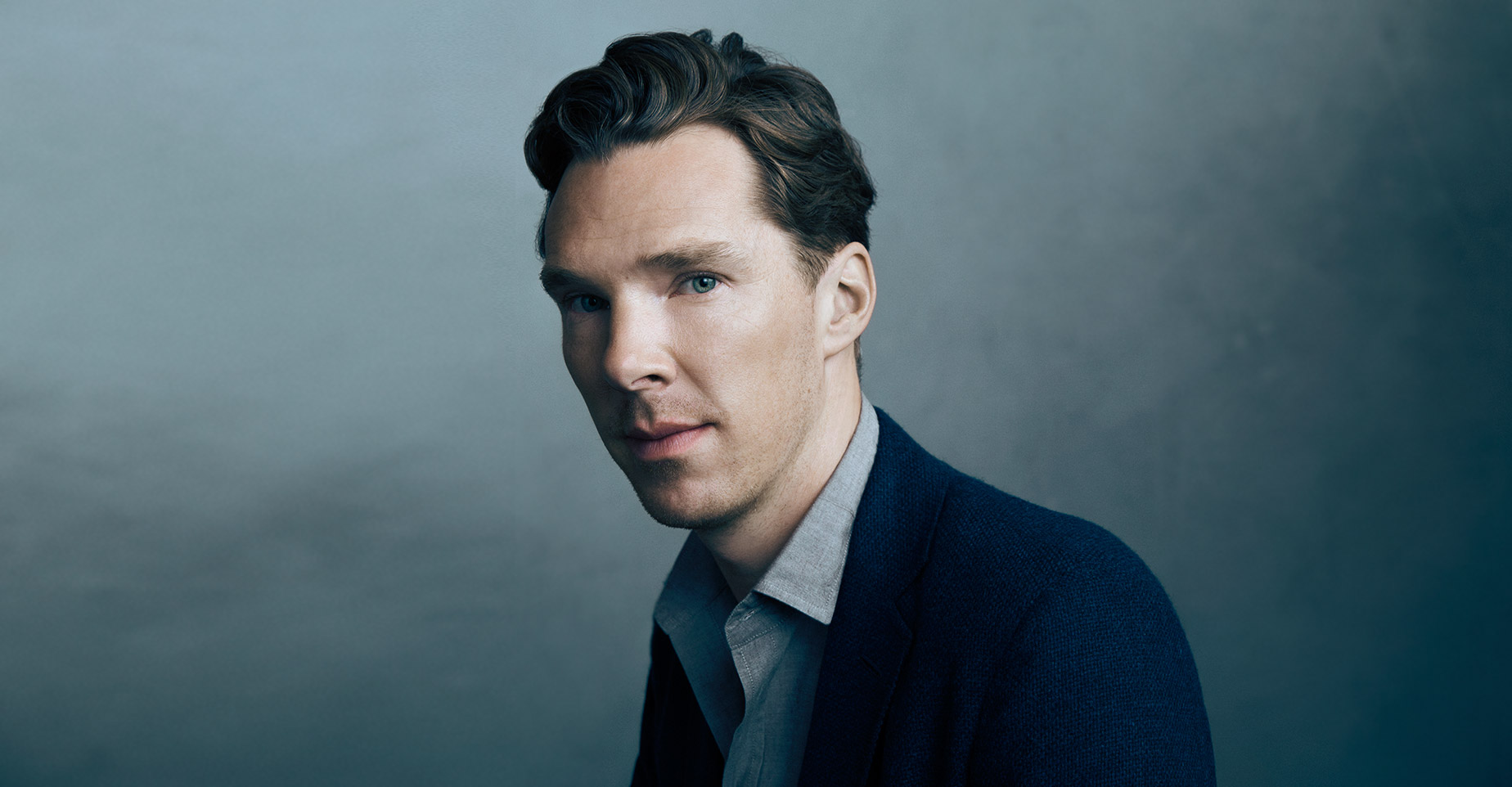 Ironbark | Benedict Cumberbatch aparece com figurino da década de 60 em fotos de bastidores do filme