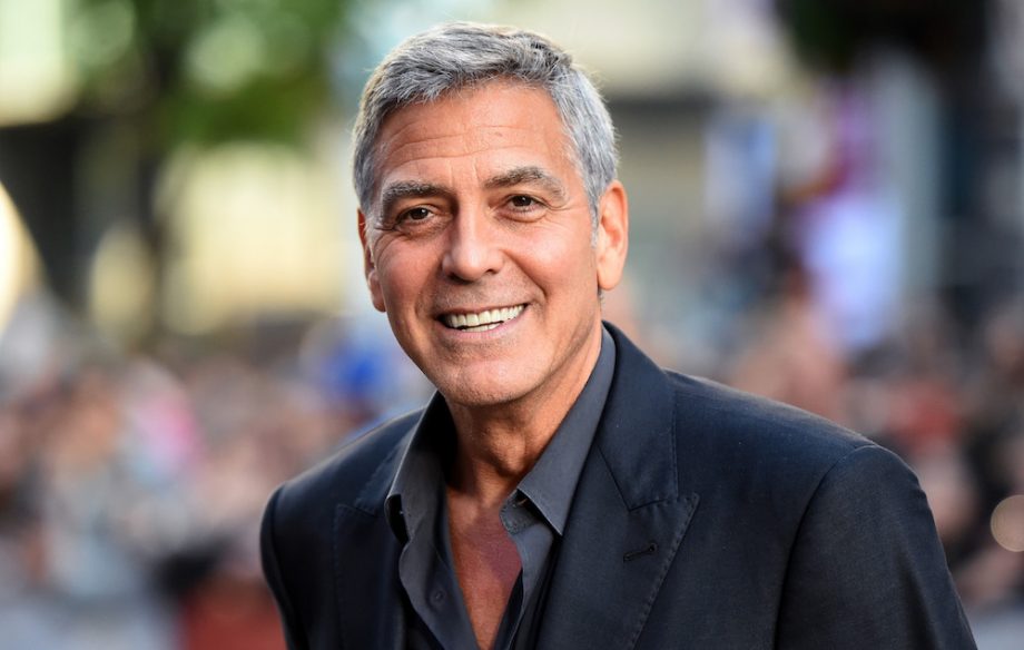 George Clooney é obrigado por esposa a doar moto após acidente