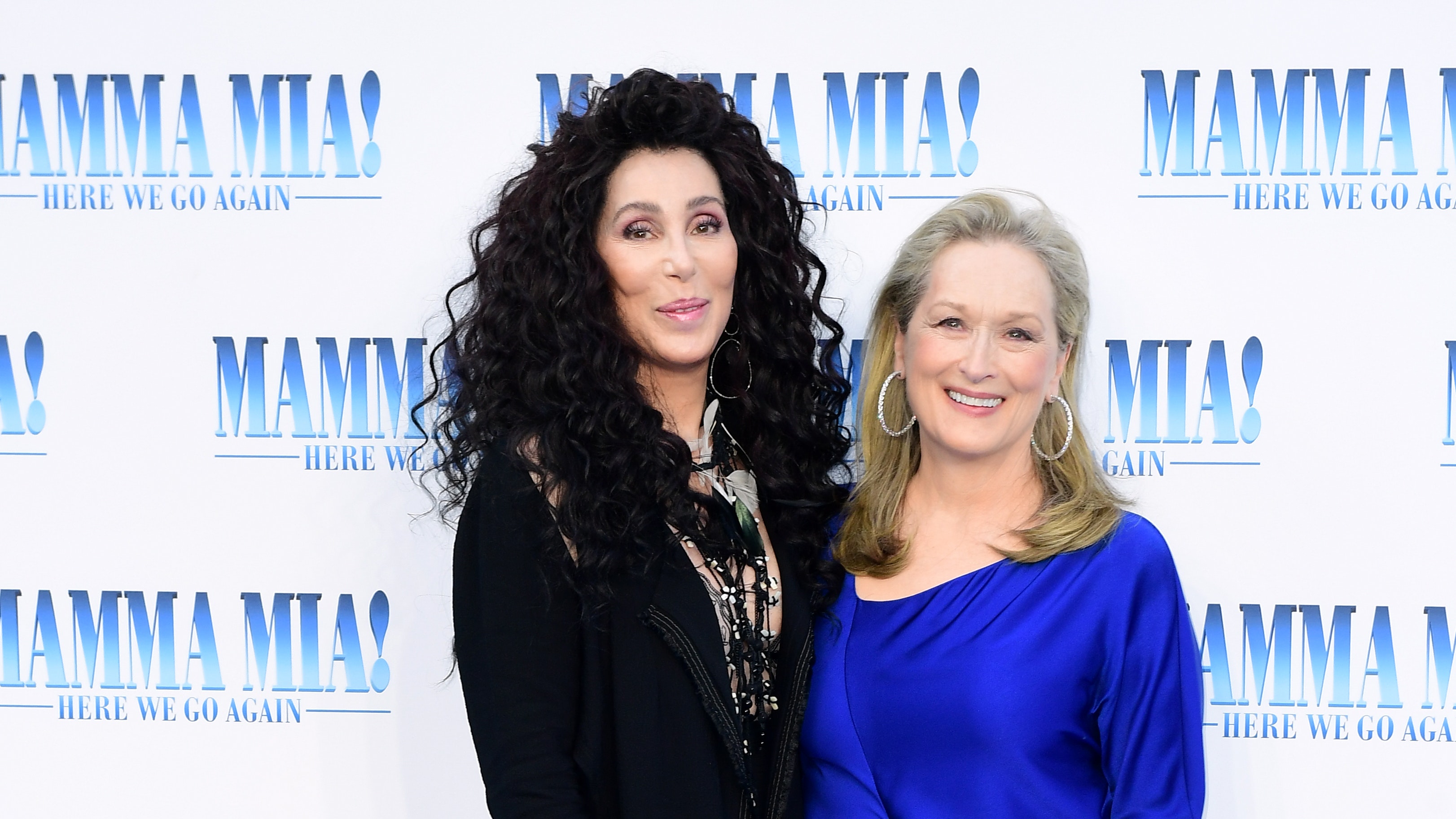 Mamma Mia: Lá Vamos Nós de Novo! | Lançamento é marcado por selinho entre Cher e Meryl Streep
