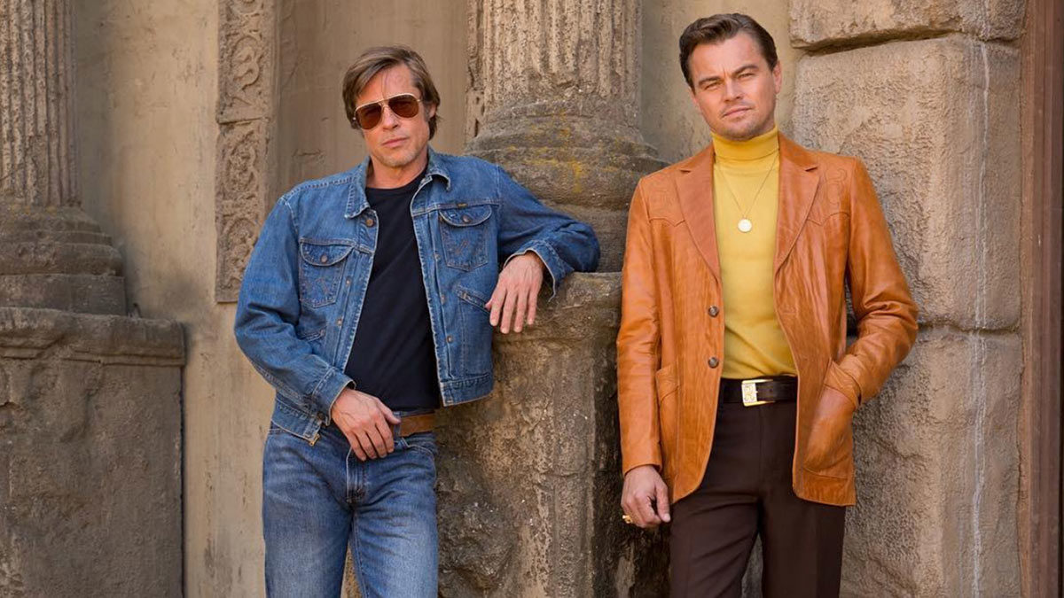 Outdoor do novo filme de Tarantino é vandalizado; artistas são chamados de pedófilos