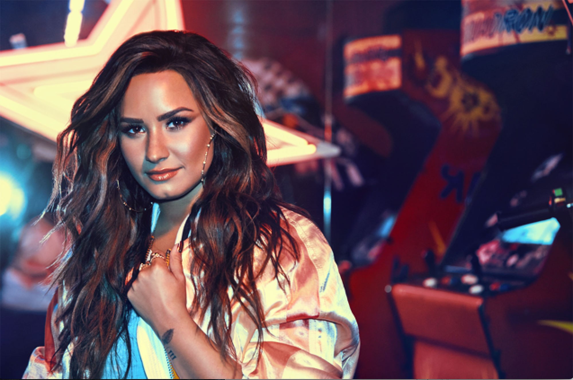 Estrelas de Hollywood dão apoio a Demi Lovato após overdose