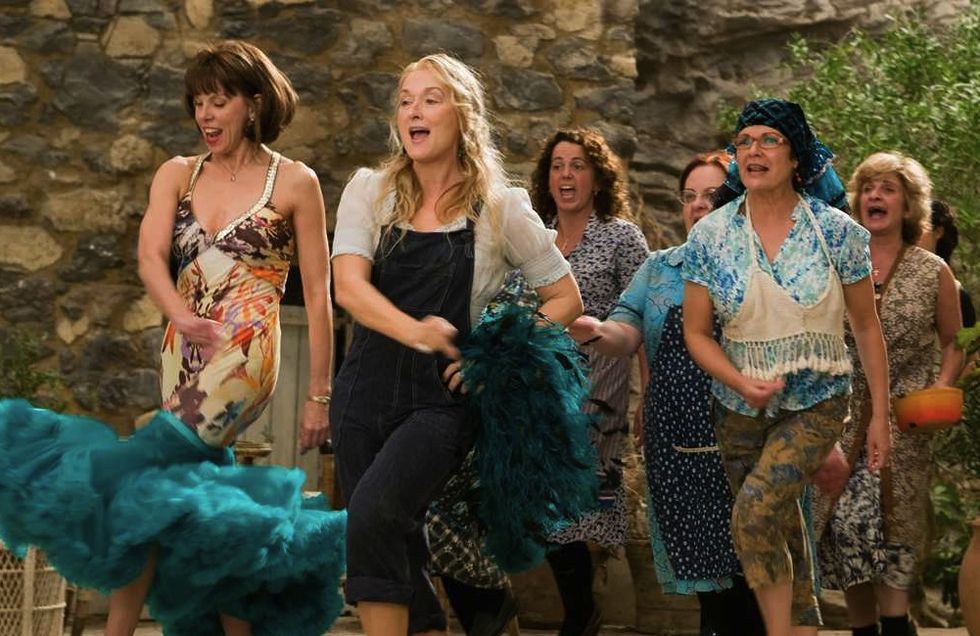 Mamma Mia: Lá Vamos Nós de Novo! | Elenco fala sobre gravações em novo vídeo do filme