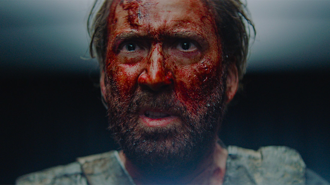 Mandy | Nicolas Cage demoníaco em pôster do filme de vingança