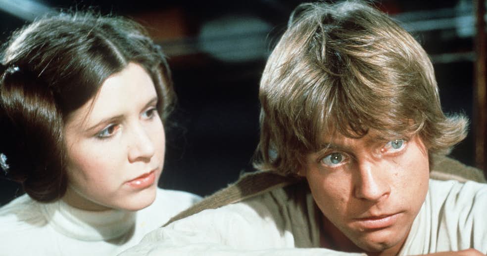 Star Wars | Mark Hamill tira sarro de emoji de Luke Skywalker com piada sobre beijo incestuoso com Leia