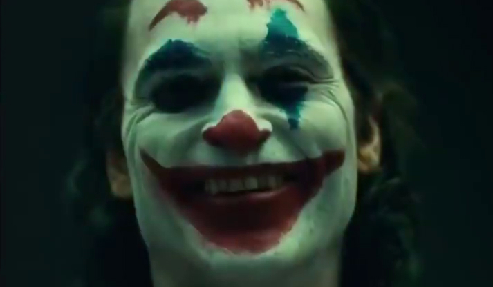 Coringa | Joaquin Phoenix corre pela cidade de Gotham em fotos de bastidores