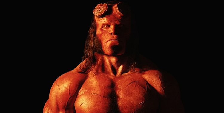 Hellboy | David Harbour promete ministrar casamento caracterizado como o personagem
