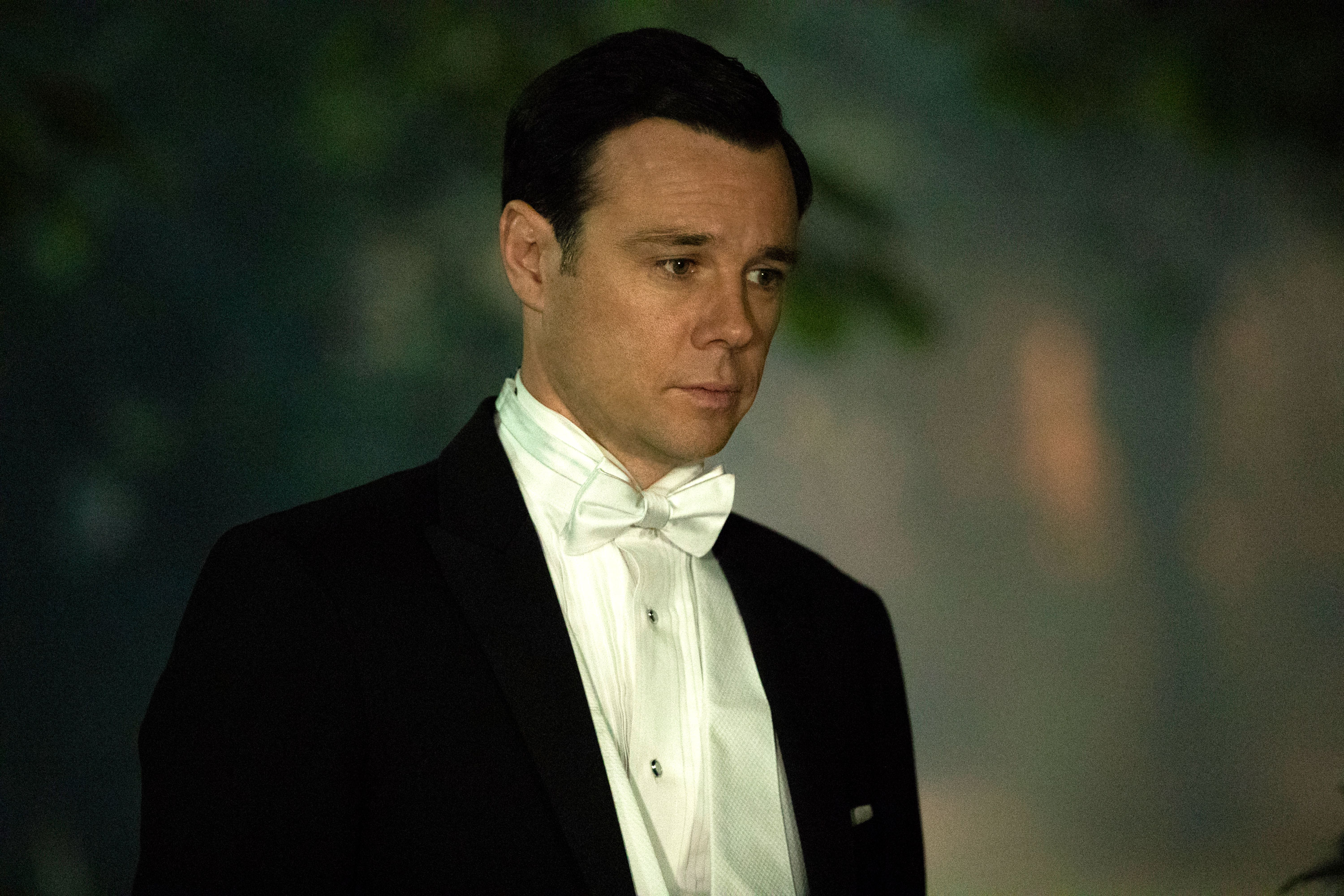 Charmed -- "Sweet Tooth" -- Image Number: CMD103a_0383.jpg -- Pictured: Rupert Evans as Harry -- Photo: Jack Rowand/The CW -- ÃÂ© 2018 The CW Network, LLC. All rights reserved.