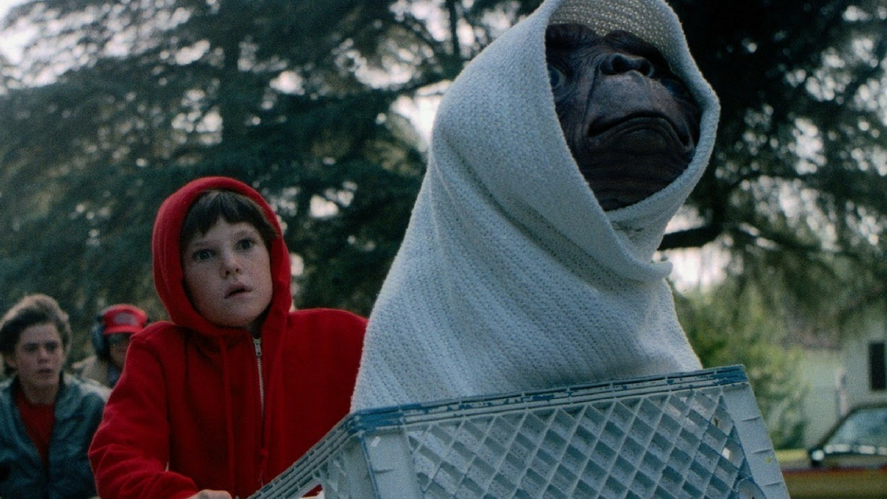 A Maldição da Residência Hill | Netflix tira sarro com garotinho de E.T. que estrela a série