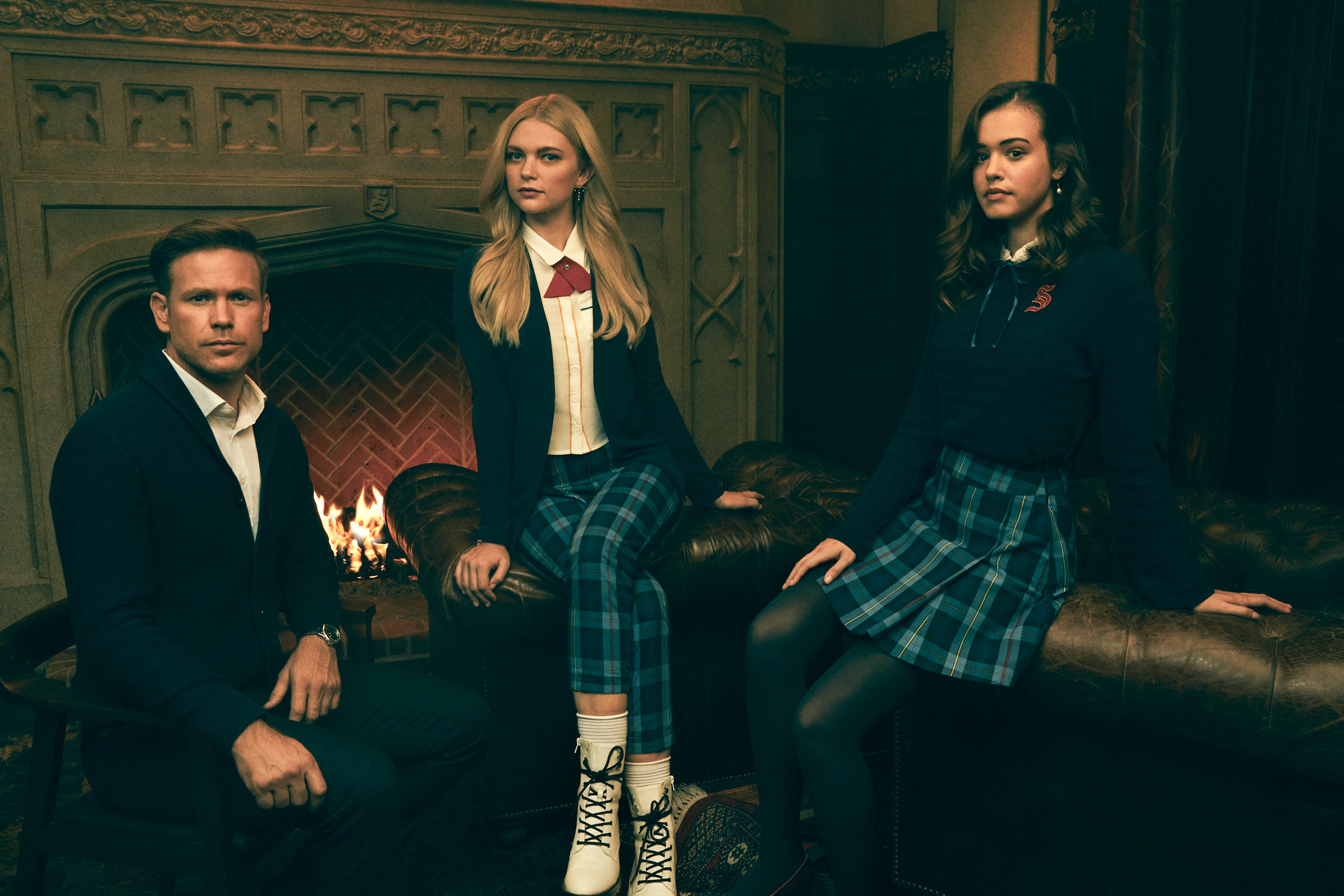 Legacies -- Image Number: LGC1_GROUP_1_0014r.jpg -- Pictured (L-R): Matthew Davis as Alaric, Jenny Boyd as Lizzie, and Kaylee Bryant as Josie -- Photo: Miller Mobley/The CW -- ÃÂ© 2018 The CW Network, LLC. All Rights Reserved.