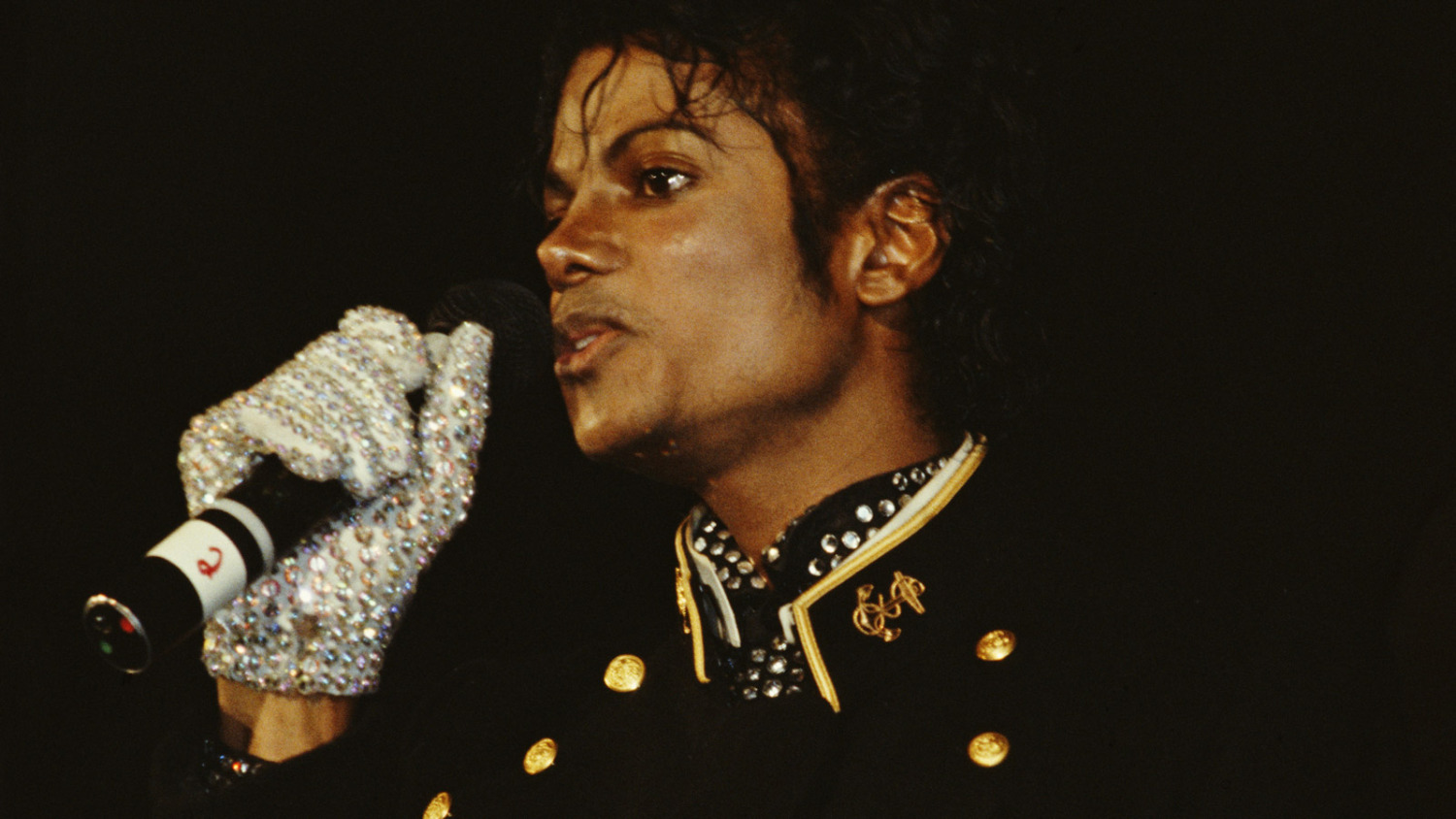 Luva de Michael Jackson será tema de filme de comédia
