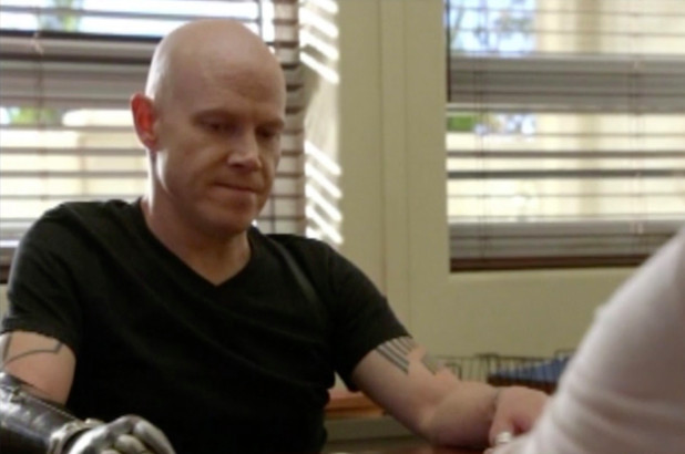 Ator de Better Call Saul revela ter cortado o próprio braço após episódio psicótico