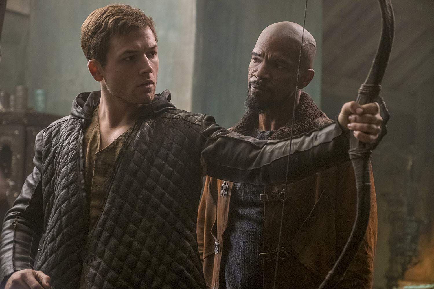 Robin Hood: A Origem | Tensão racial entre personagens foi cortada em versão final do filme