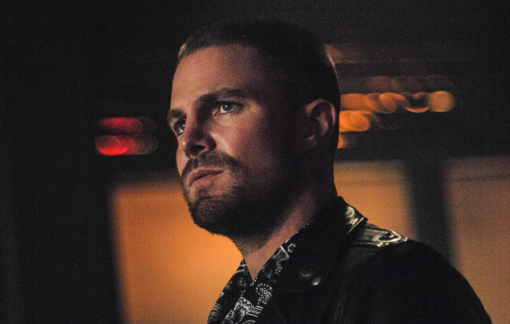 Supergirl -- "Elseworlds, Part 3" -- Image Number: SPG409a_0142b.jpg -- Pictured: Stephen Amell as Oliver Queen/Green Arrow -- Photo: Sergei Bachlakov/The CW -- ÃÂ© 2018 The CW Network, LLC. All Rights Reserved.