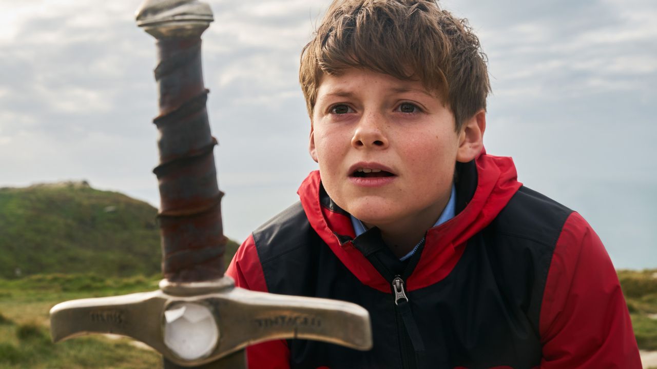 O Menino Que Queria Ser Rei | Crianças treinam com espadas em novo clipe do filme