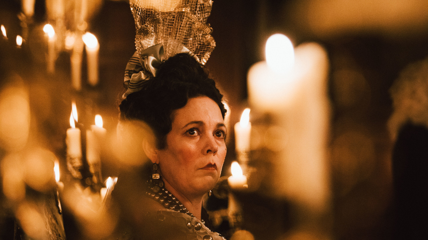 Queen Anne (Olivia Colman) gets Whiggy with it in Yorgos Lanthimos' <em>The Favourite.</em>