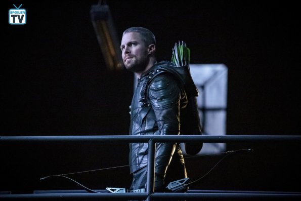 Arrow | Heróis viram tema de documentário em novas imagens do episódio 150 da série