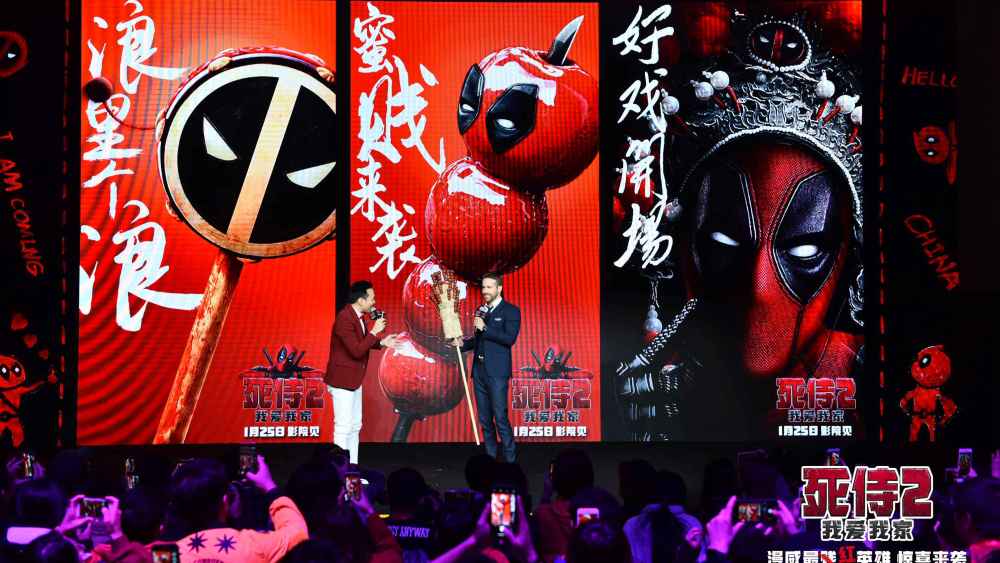 Ryan Reynolds cancela cirurgia no braço para promover Deadpool 2 na China