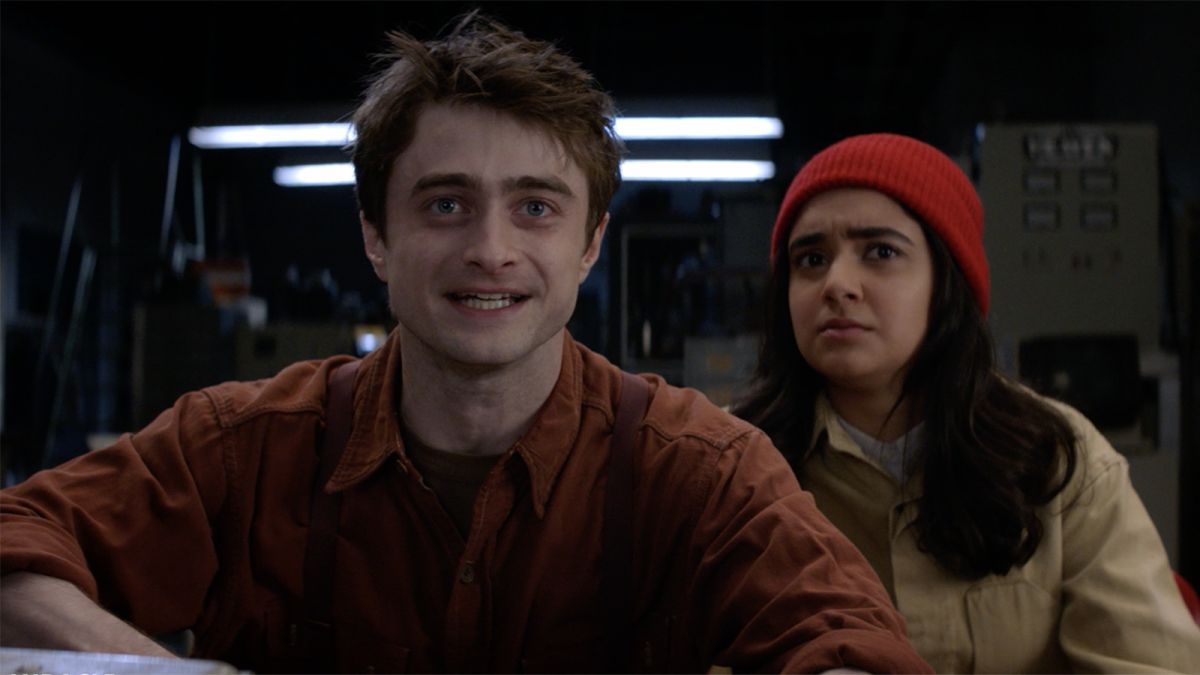 Série com Daniel Radcliffe, Miracle Workers é renovada