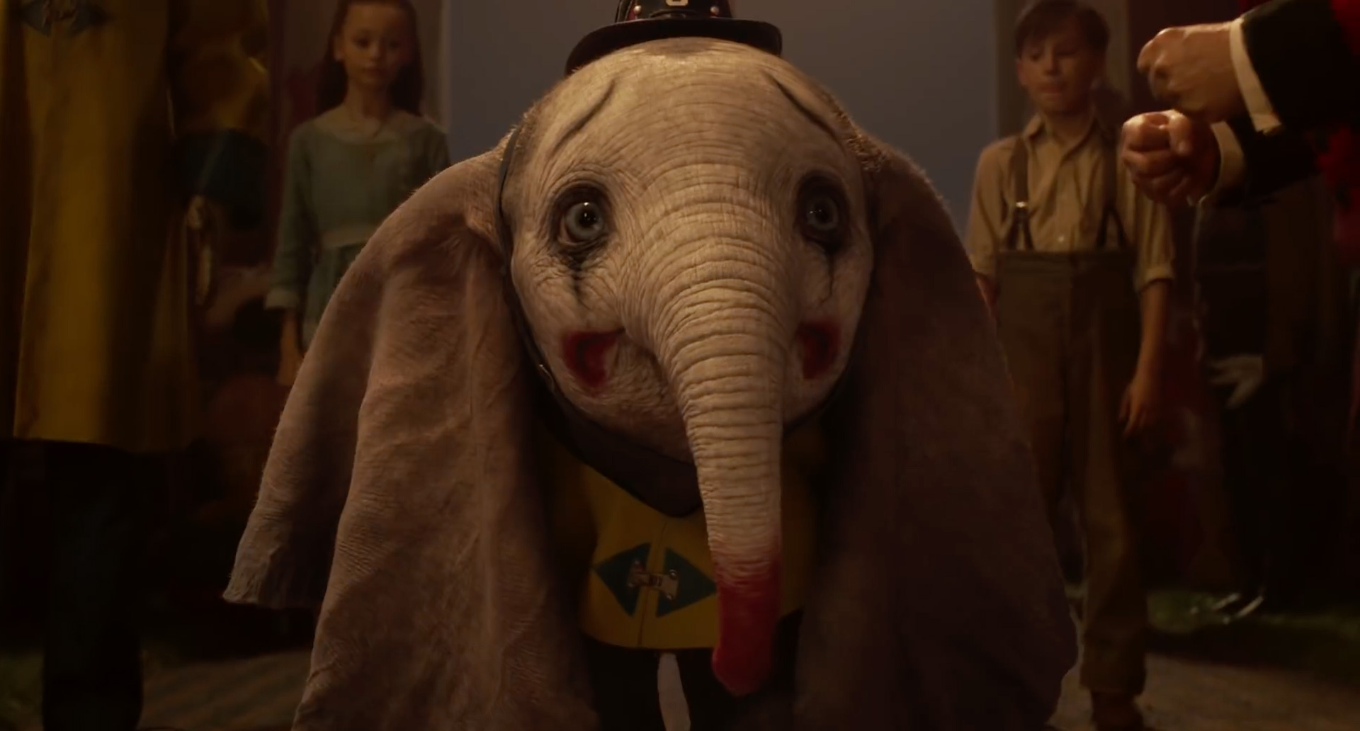 Tim Burton analisa cena do desfile de Dumbo