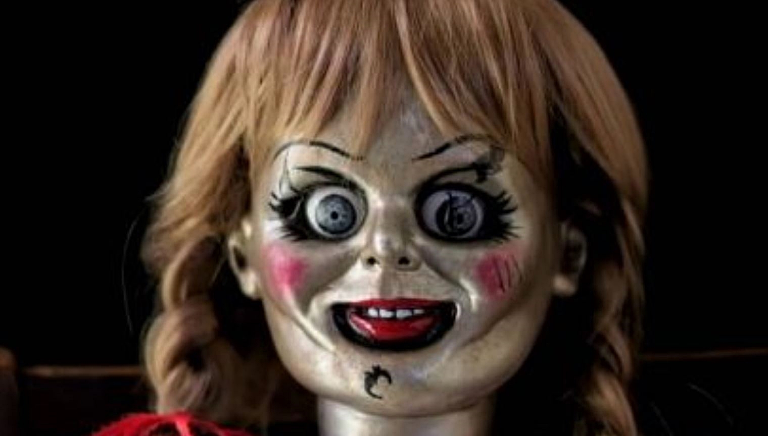 Warner solta vídeo assustador de Annabelle 3 no Dia Mundial do Boneco