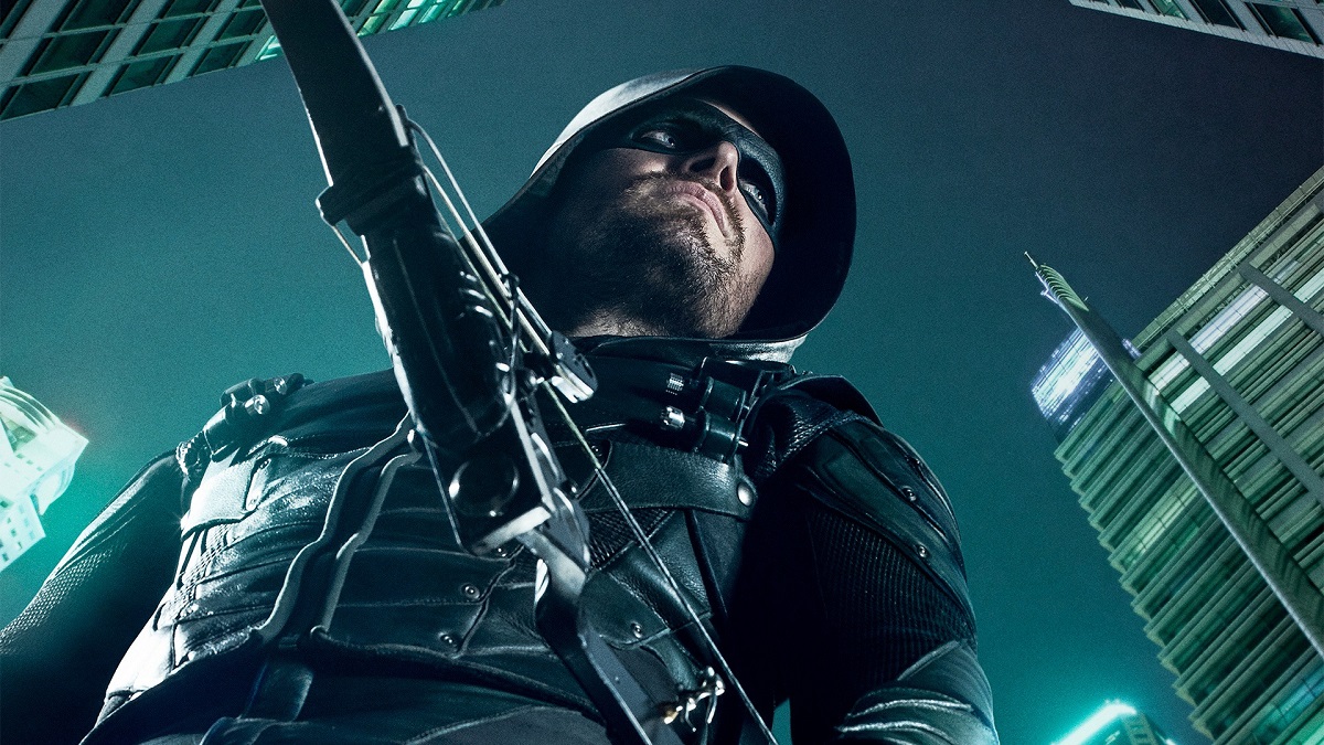 Arqueiro Verde tem novo visual para temporada final de Arrow; veja!