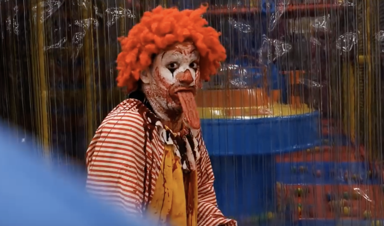 Paródia sangrenta de Ronald McDonald ressurge às vésperas do trailer de It: Capítulo 2