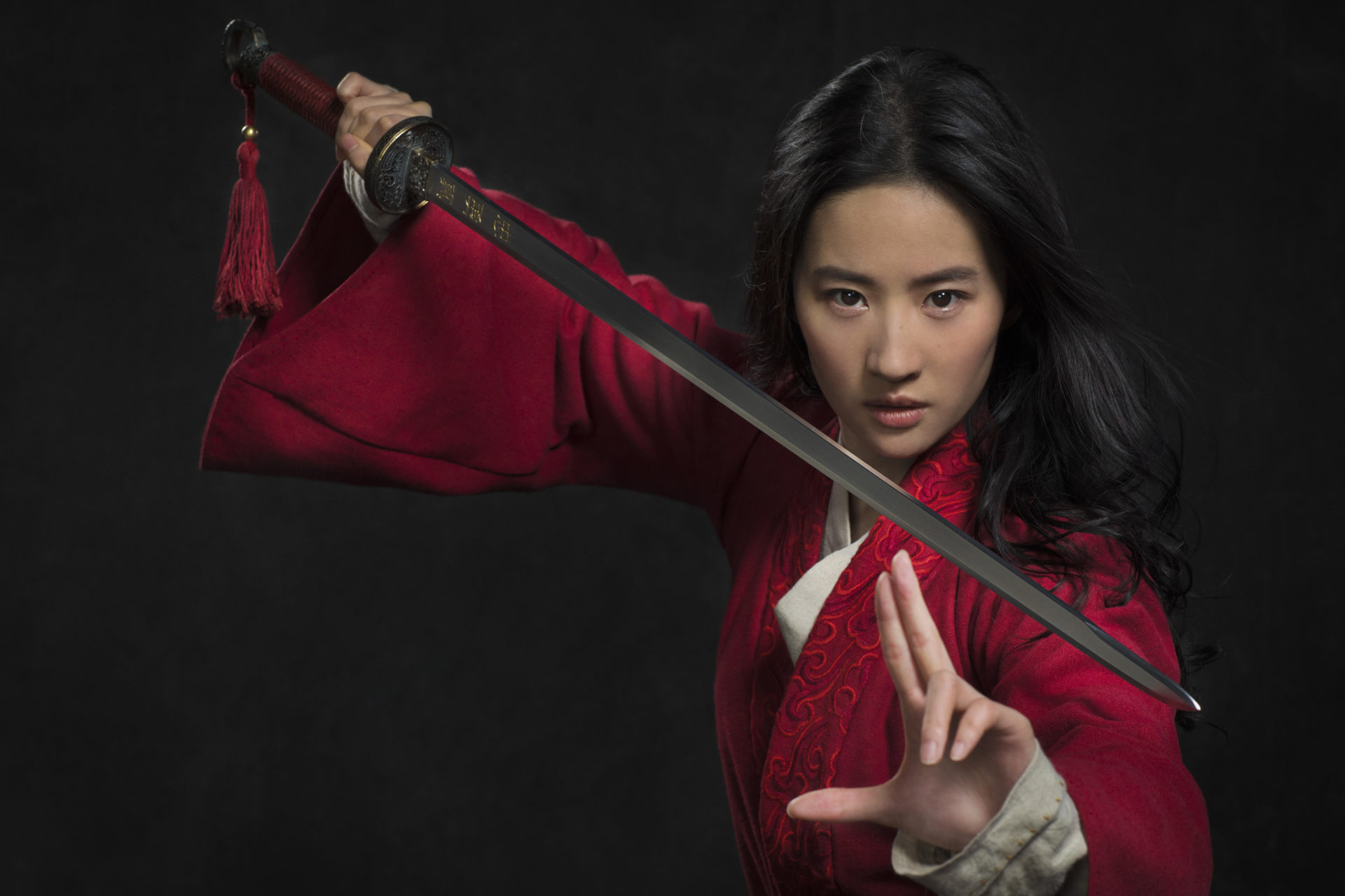 Dubladora de Mulan elogia trailer do live-action
