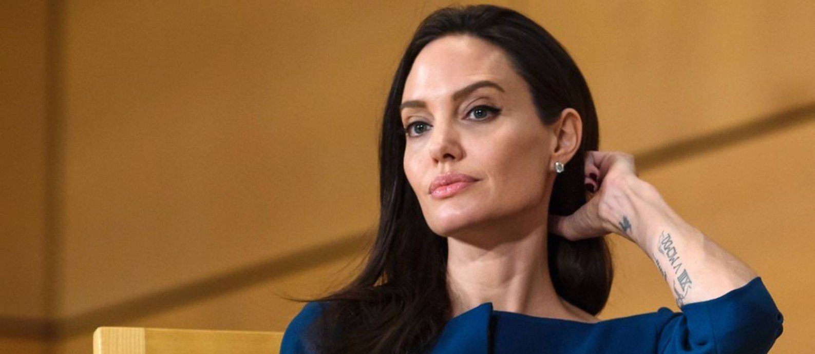Angelina Jolie puxou pela mãe; confira