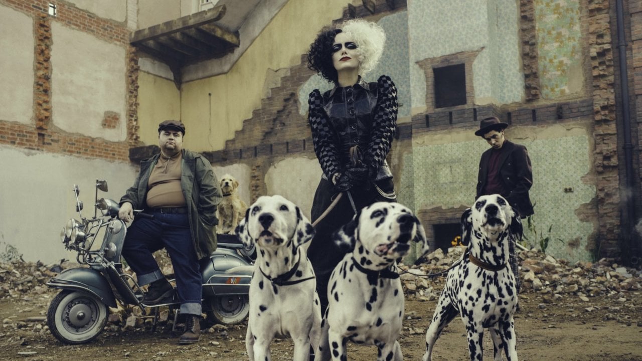 Emma Stone vira jovem Cruella em filme sombrio; veja o trailer nacional
