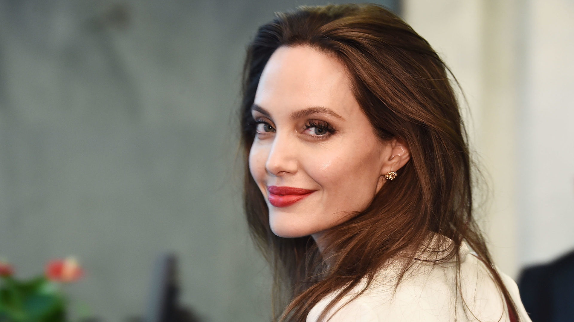 Angelina Jolie é ODIADA por estes famosos de Hollywood