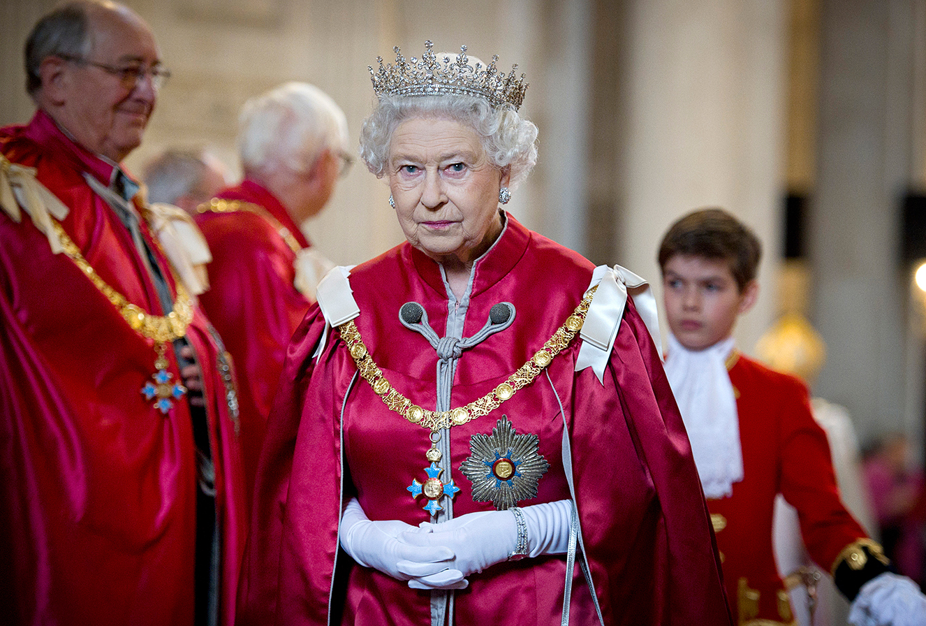 Atriz de Velozes e Furiosos revela constrangimento em chá com a rainha Elizabeth