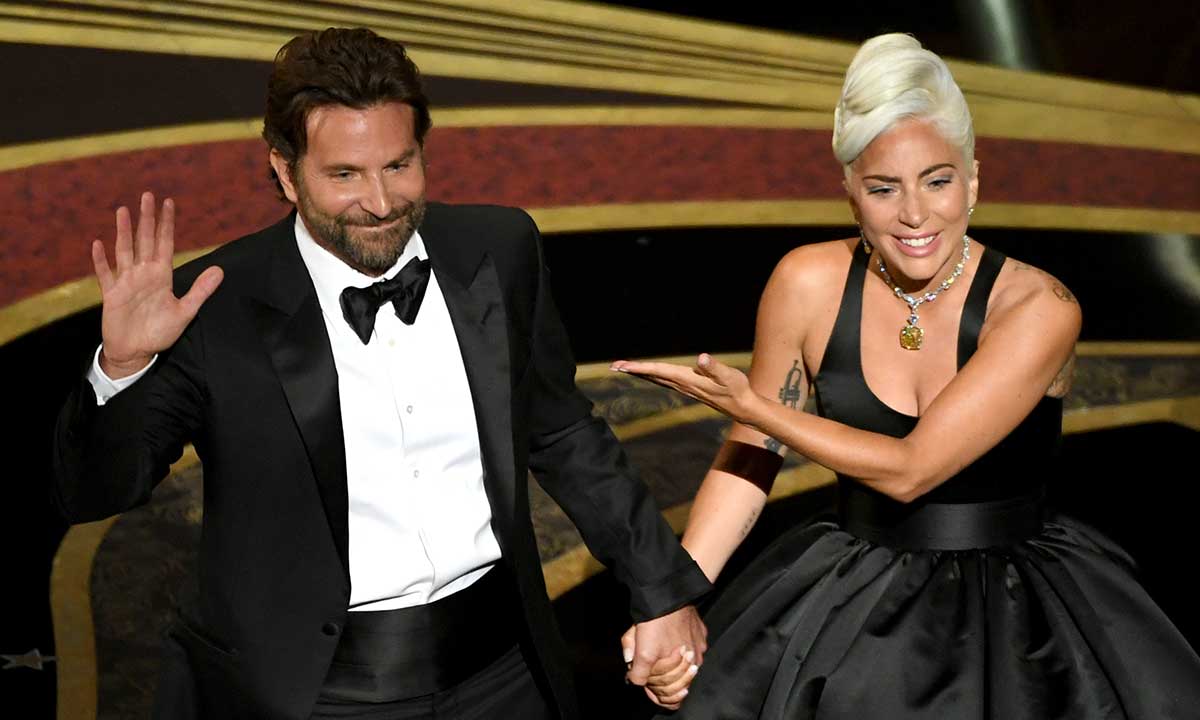 Lady Gaga finalmente comenta relação com Bradley Cooper: “História de amor”