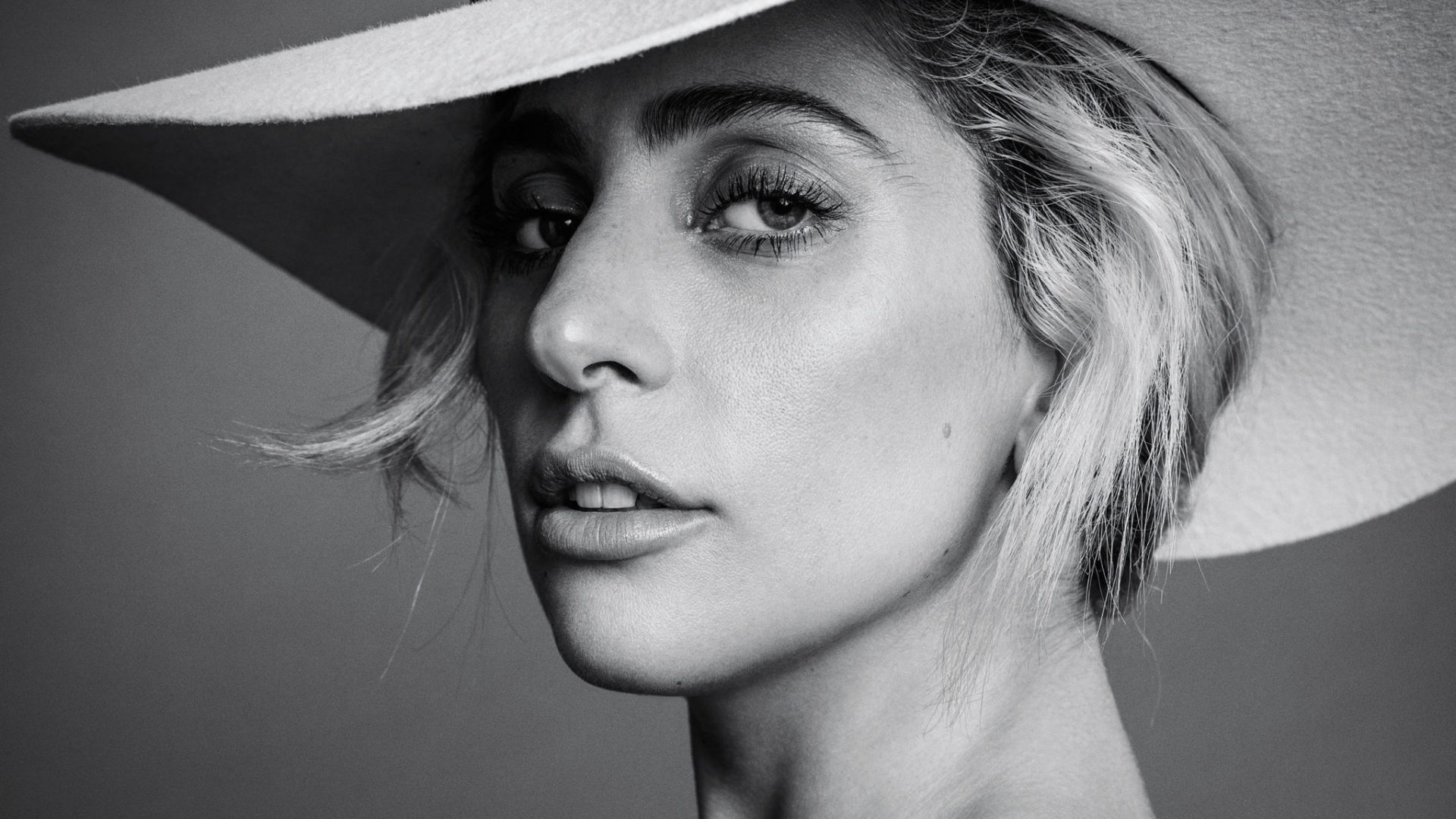 Lady Gaga revela luta diária contra doença
