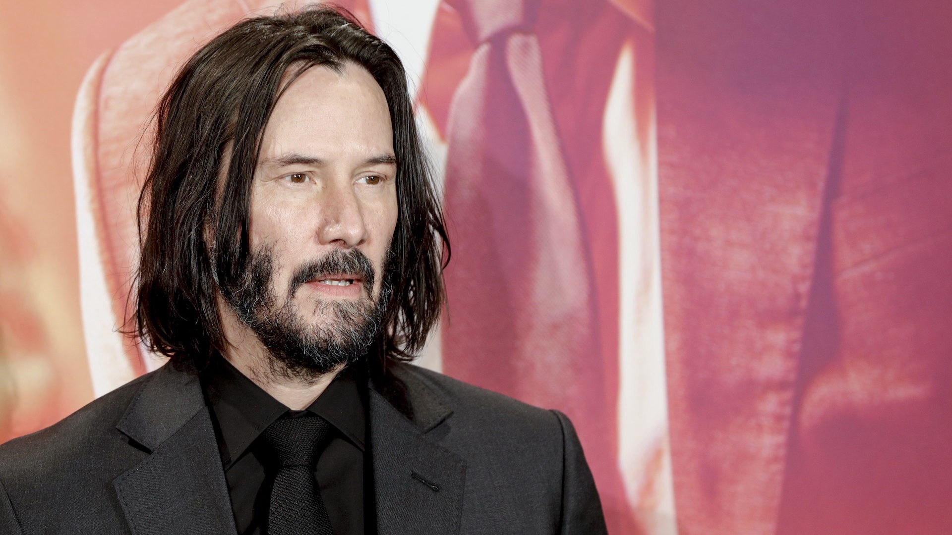 Dublês de Angelina Jolie e Keanu Reeves são revelados e decepcionam fãs