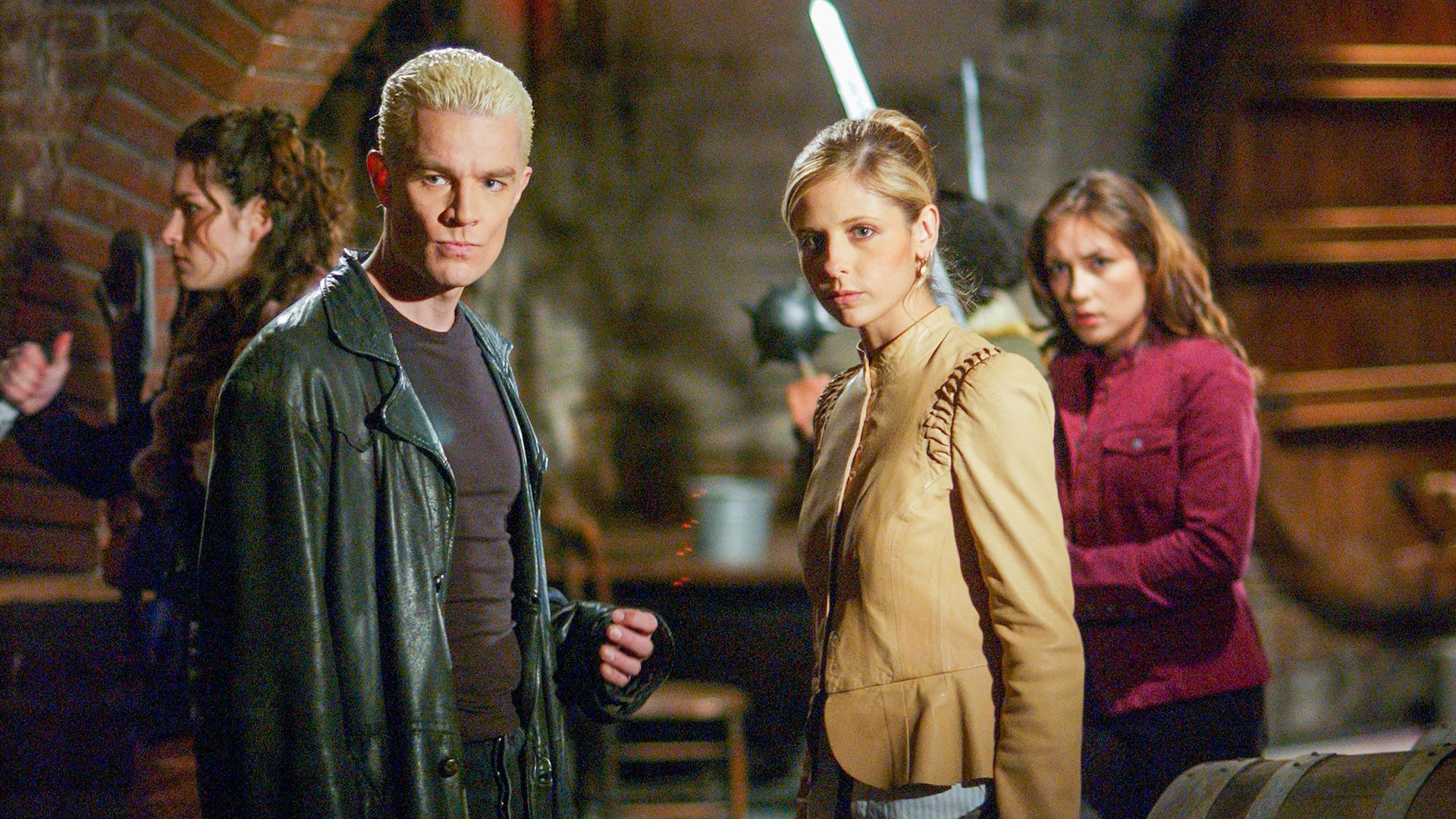 Estrela de Buffy defende colega e manda recado para diretor de Vingadores