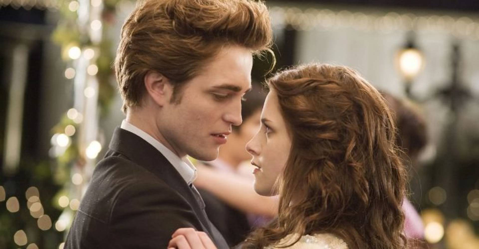 Robert Pattinson e Kristen Stewart viram heróis da Marvel em imagem; veja