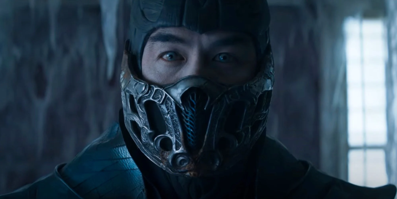 Homem viraliza ao usar máscara do Sub-Zero de Mortal Kombat
