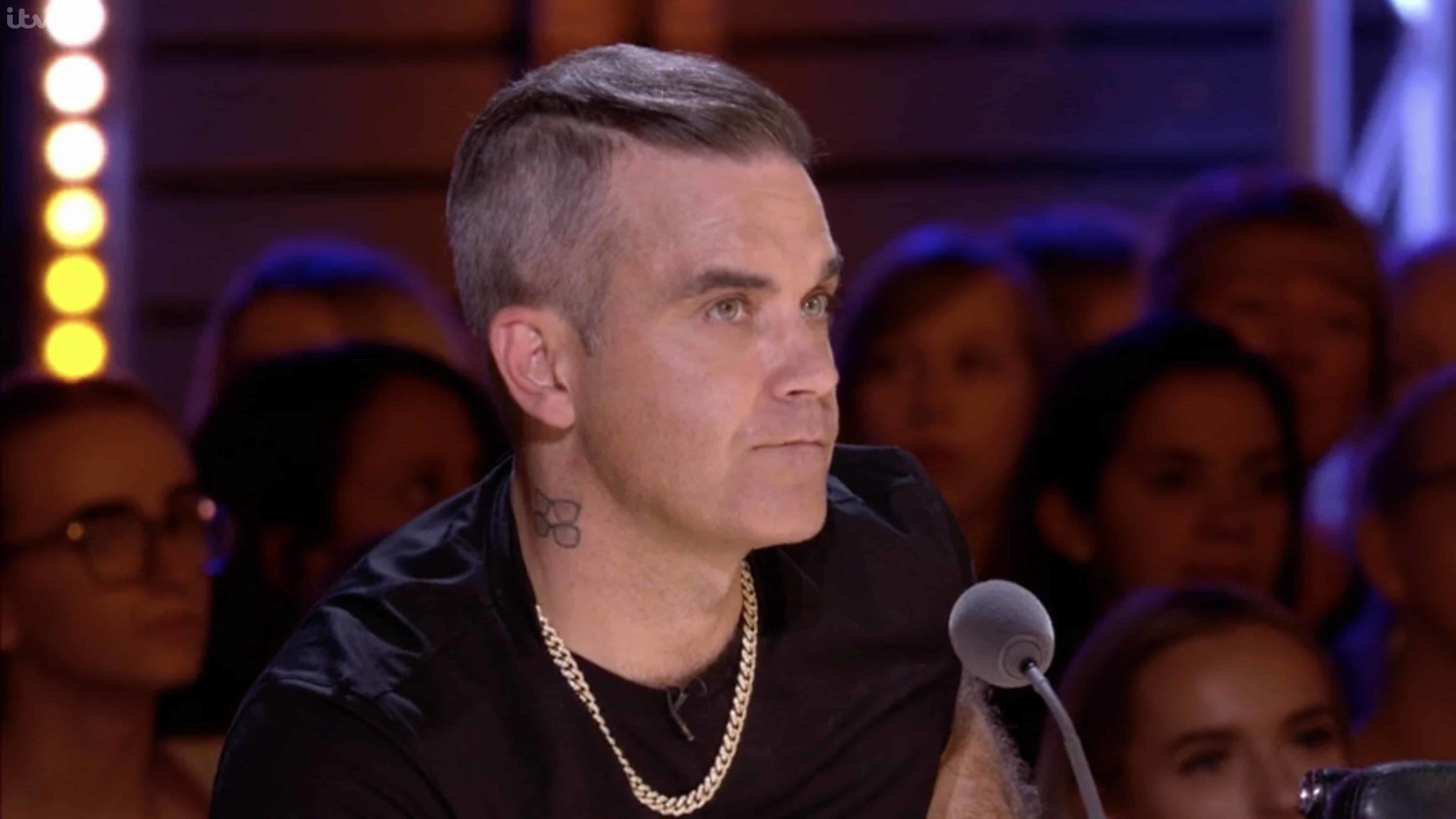 Quem viverá o cantor? Robbie Williams terá cinebiografia “fantástica”