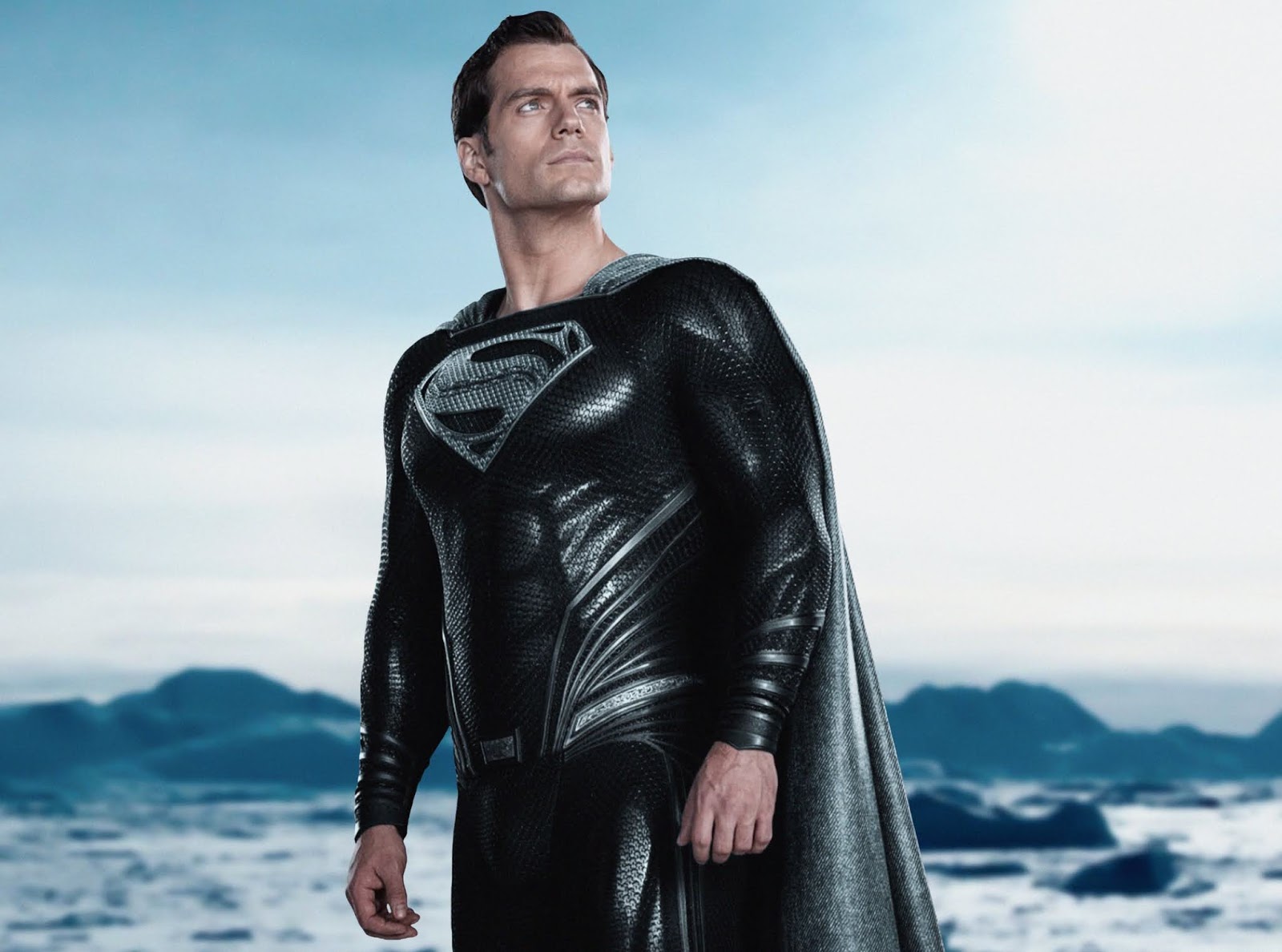 DC enlouqueceu? Henry Cavill veste uniforme do Batman em imagem
