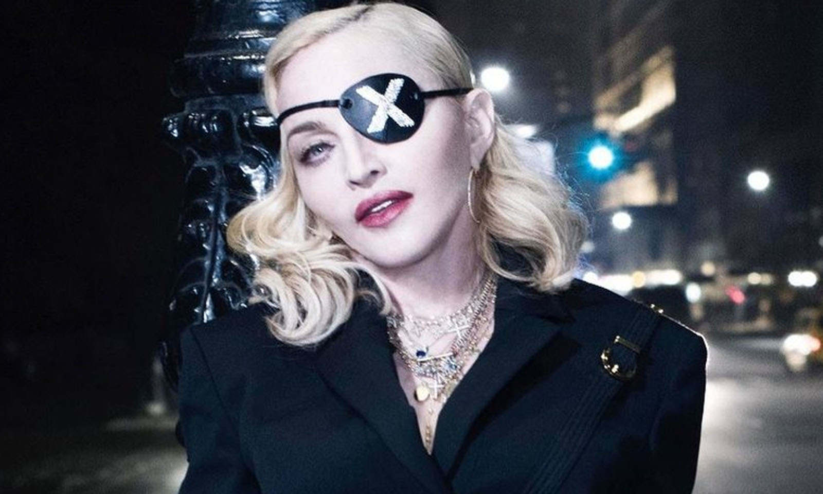 Madonna é criticada após vídeo polêmico com namorado 36 anos mais jovem