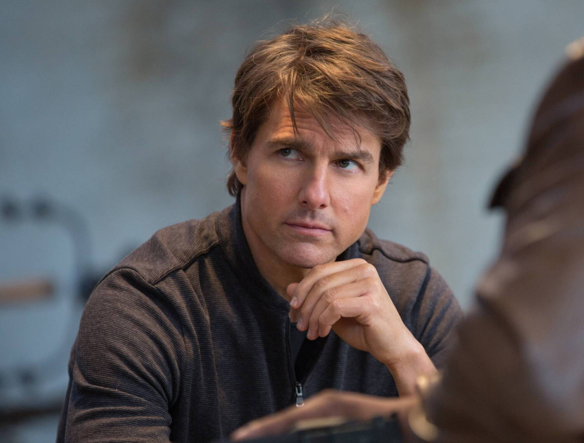Tom Cruise tem raro momento fofo com atores de Missão Impossível; veja