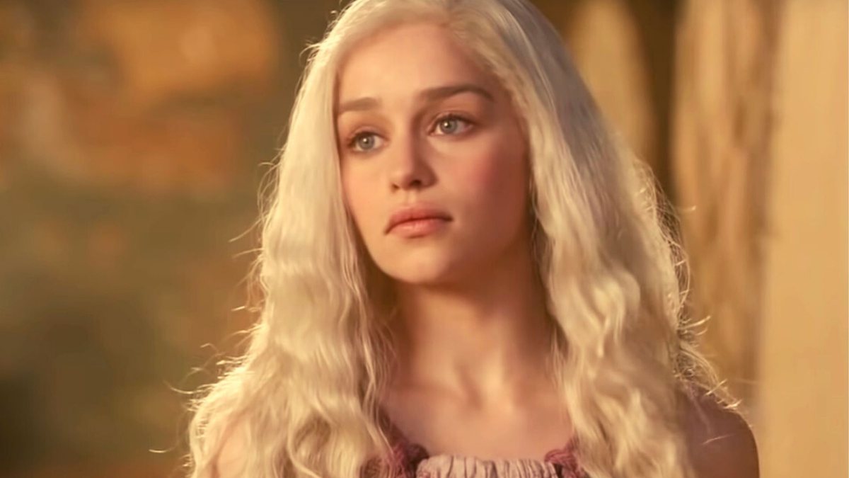 Estrela de Game of Thrones, Emilia Clarke vira heroína da Marvel em imagem