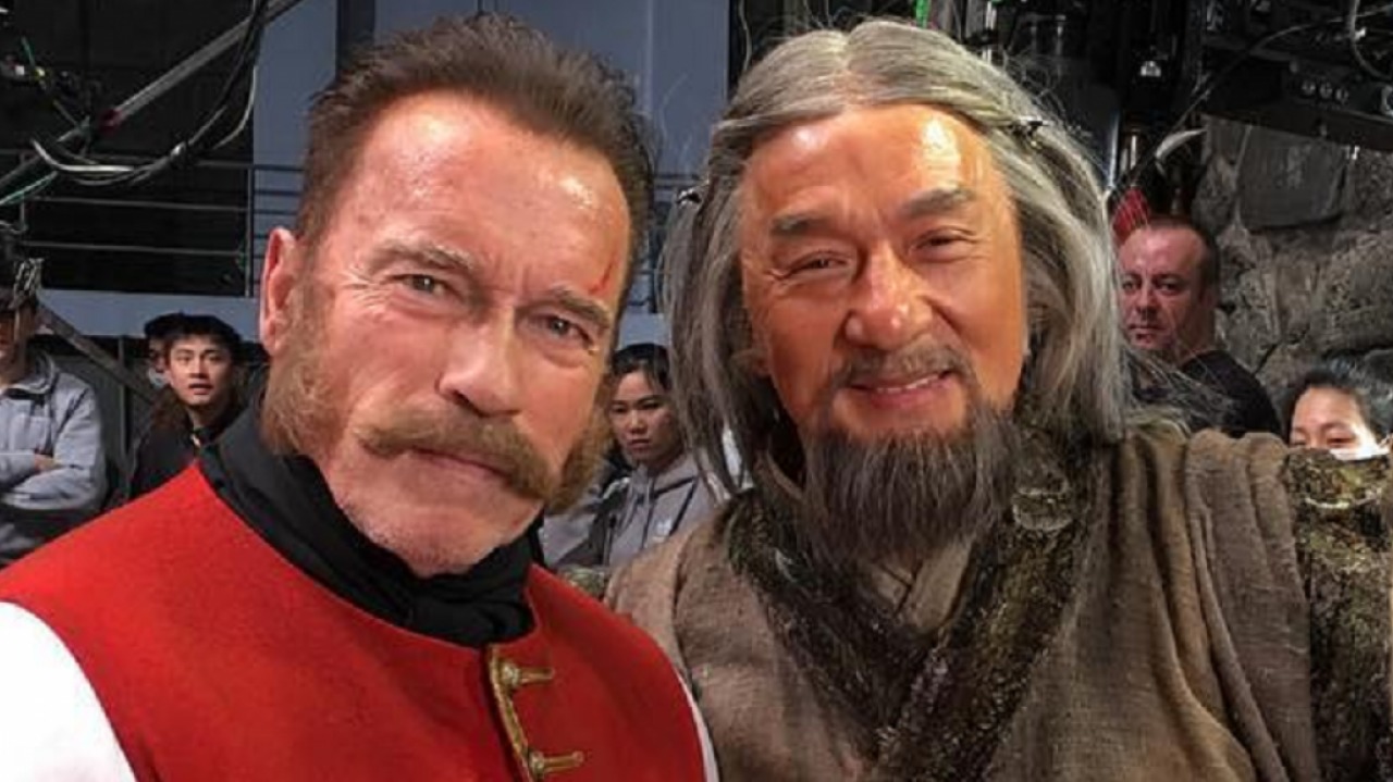 Filme com Jackie Chan e Schwarzenegger está escondido em streaming no Brasil
