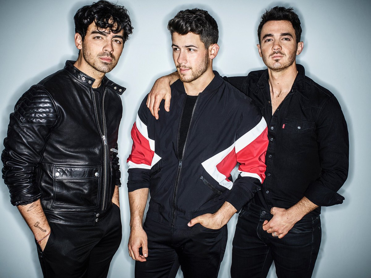 Jonas Brothers querem luta coletiva contra Chris Hemsworth e irmãos