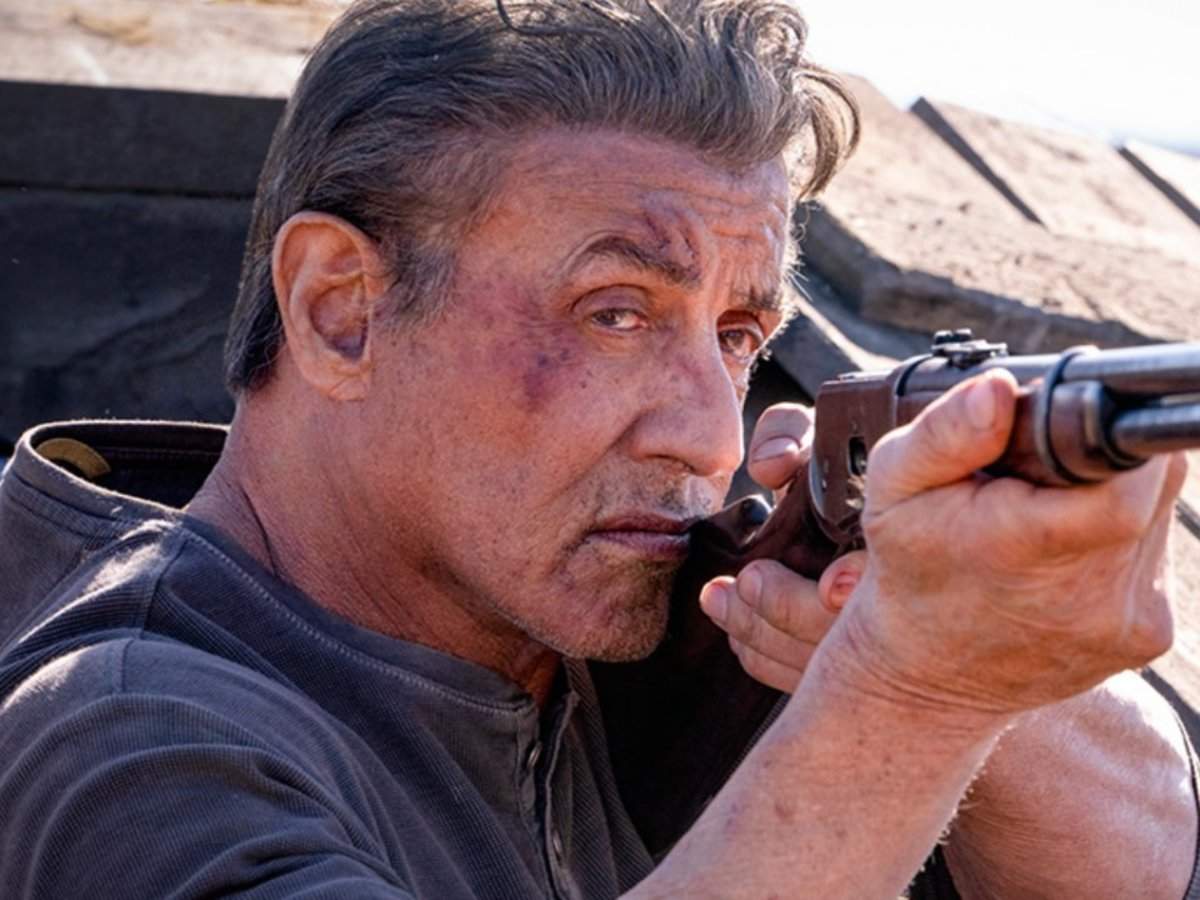 Sylvester Stallone surge com novo visual para papel na Marvel